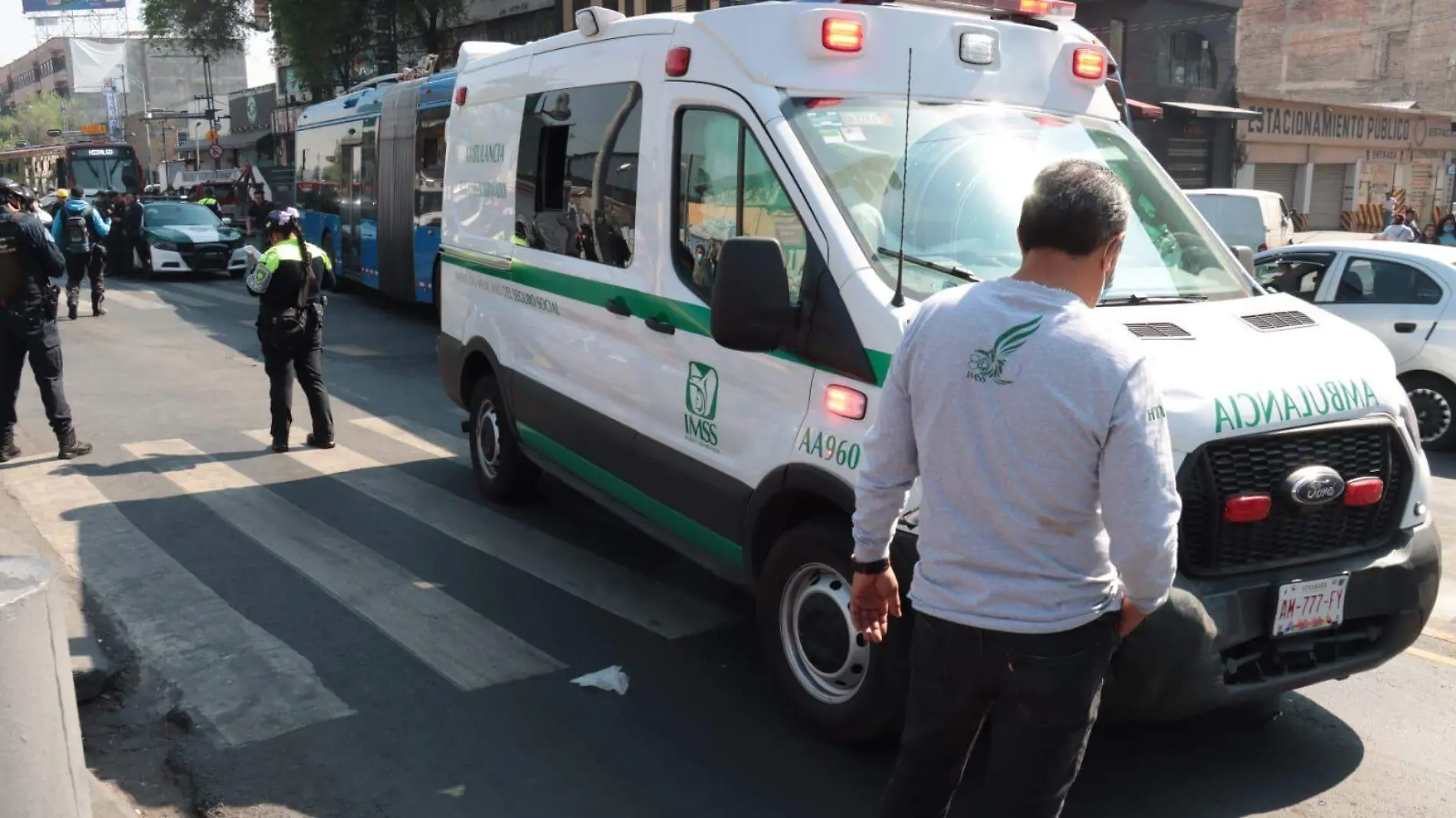 ambulancia eje central LUIS BARRERA